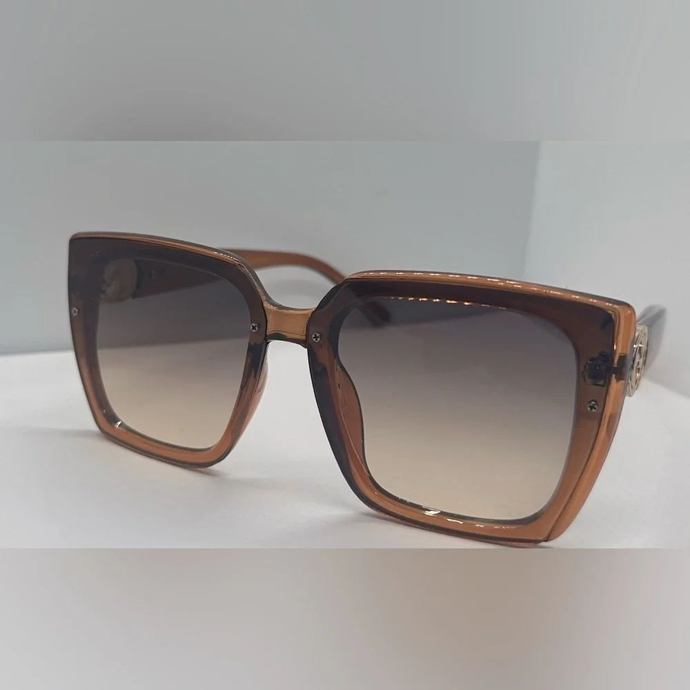 NWT Trendy Oversized Square Brown Gradient Sunglasses | Chic Vintage Style UV400